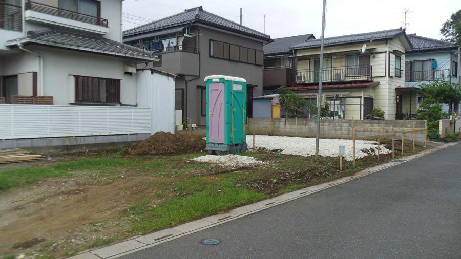 Local photos, including front road. We offer the same use the finished model house of this property. Please feel free to contact us.