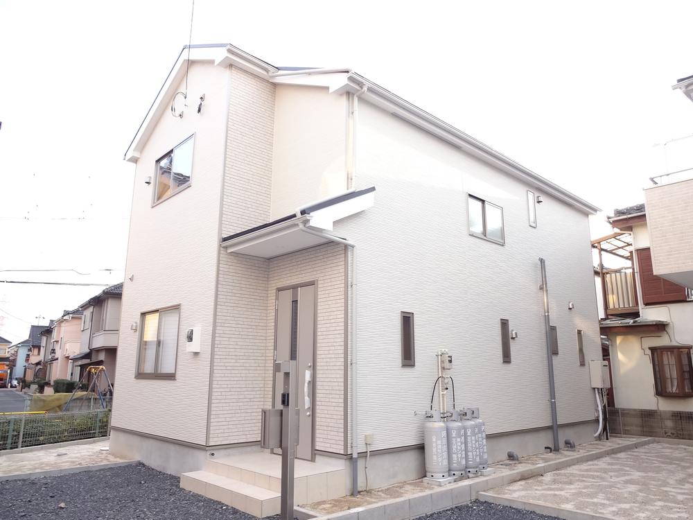 Local appearance photo. Local (11 May 2013) Shooting