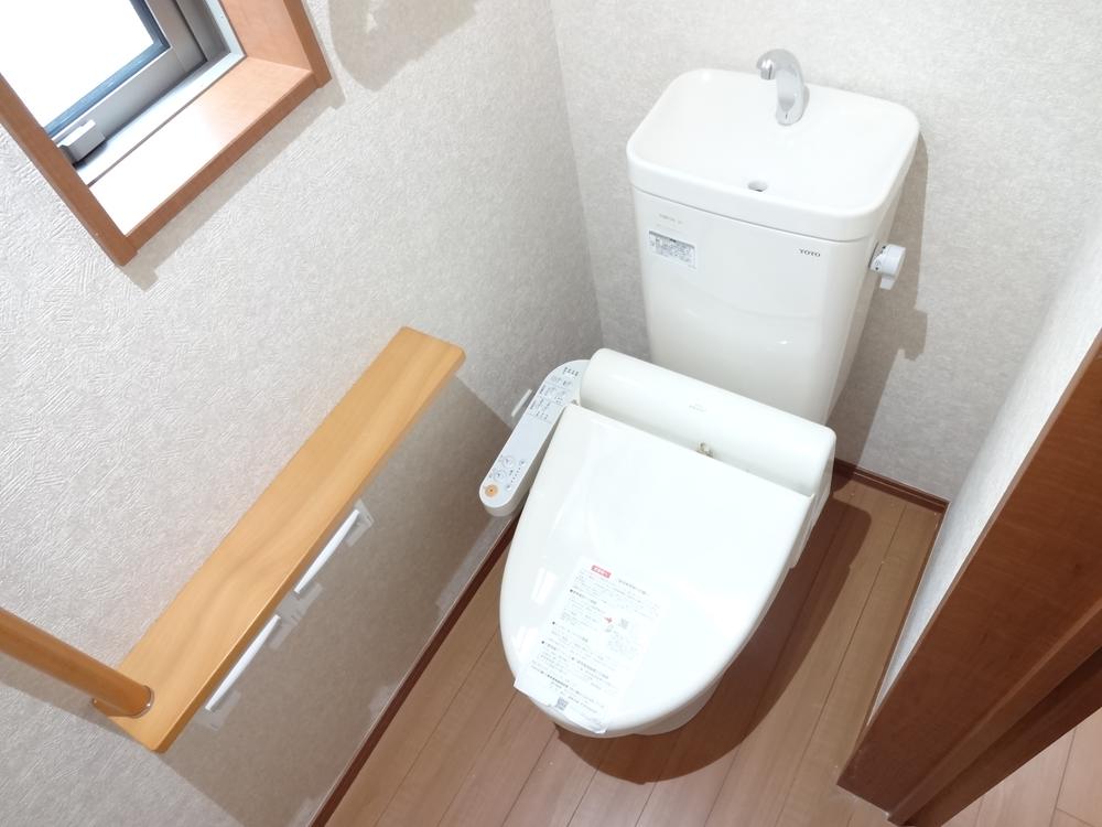 Toilet. Indoor (11 May 2013) Shooting