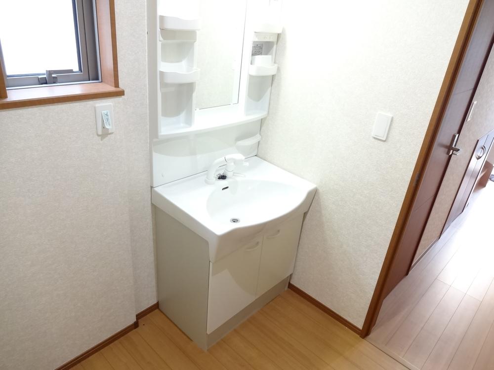 Wash basin, toilet. Indoor (11 May 2013) Shooting