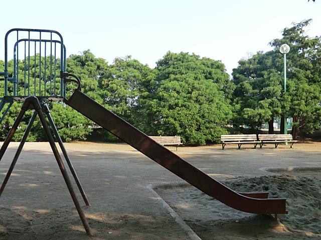 park. Asamadai 1451m to a large park