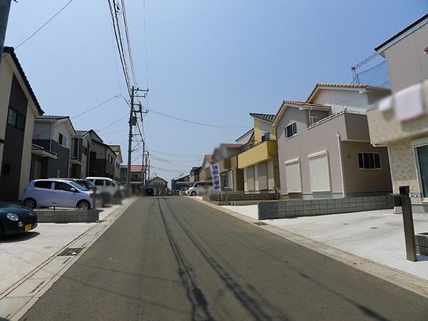 Local photos, including front road. Local (10 May 2012) shooting