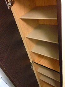 Entrance. Entrance side of the shoe box will be changed freely height.