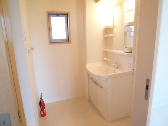 Washroom. The window also was ventilated if easy. Morning of shampoo is also Rakuchin.