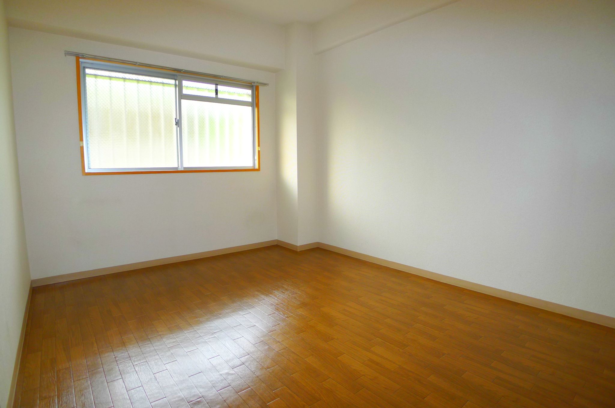 Living and room. Western-style 6 Pledge