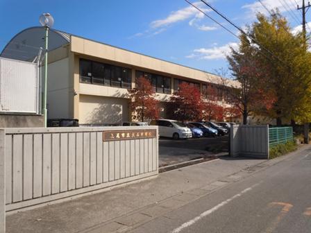 Junior high school. 1000m to Oishi junior high school