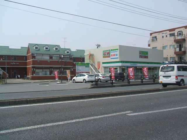 Convenience store. 500m to Family Mart (convenience store)