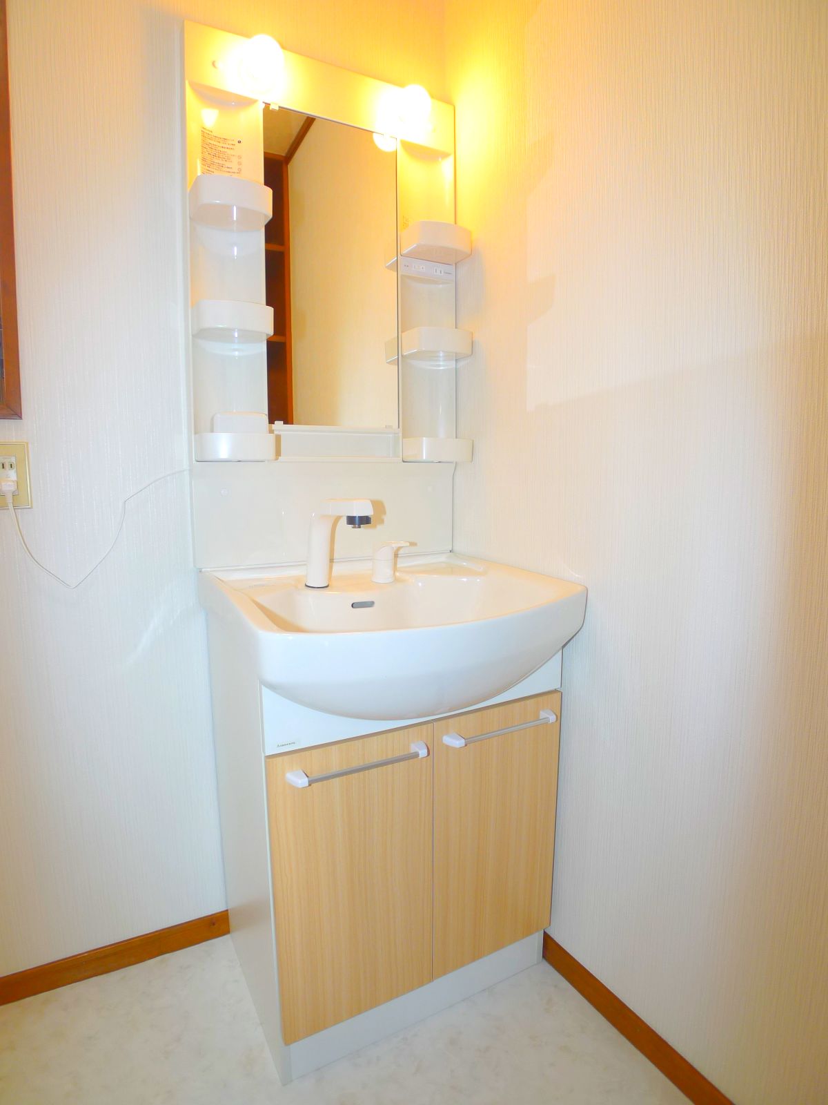 Washroom. Shampoo dresser (new)