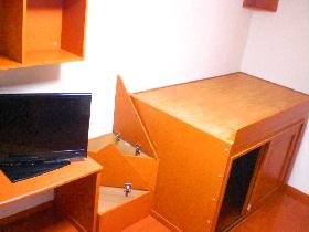 Receipt. Stairs bet with with ・ The bottom has become the storage space.