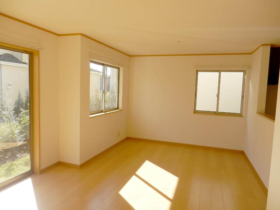 Living. Was building completed. Such as the actual image from per yang, We have to wait all the time so you can see directly.