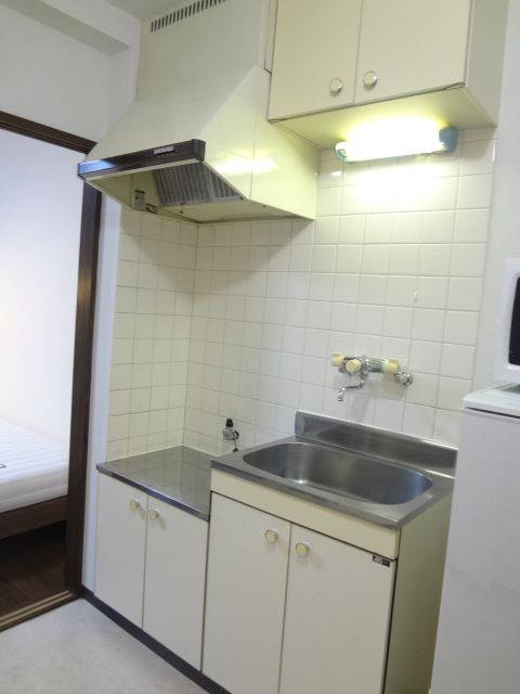 Kitchen. Gas stove 2 burners can be installed