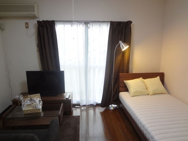 Living and room. furniture ・ With consumer electronics TV's 32-inch new