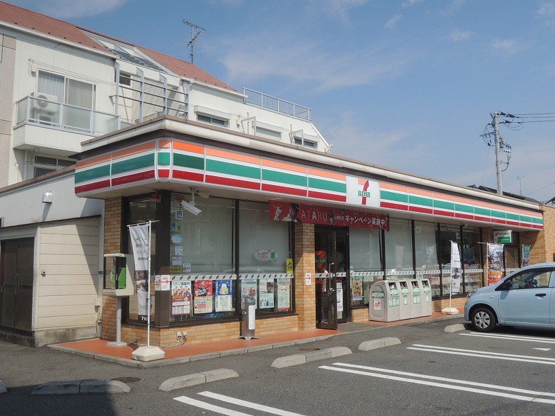 Convenience store. Seven-Eleven (convenience store) to 350m