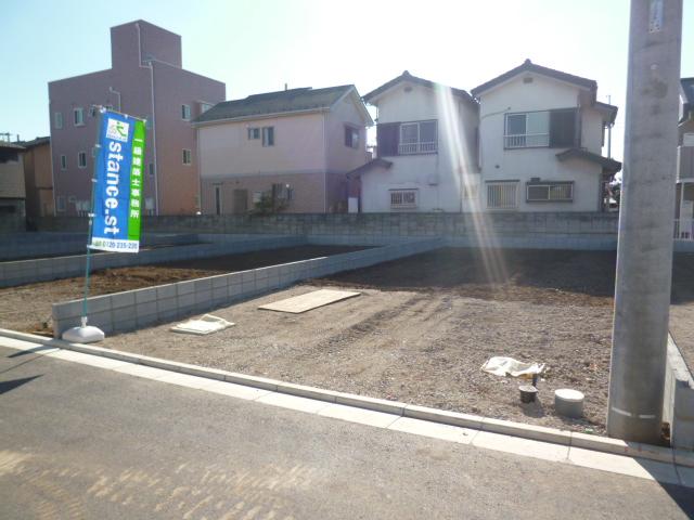 Local photos, including front road. Local (11 May 2013) Shooting