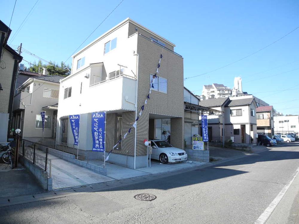 Local photos, including front road. Local (12 May 2013) Shooting