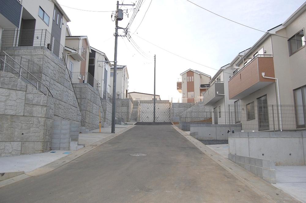 Local photos, including front road.  ☆ Glad front 6.0m road parking is also on the weak side ☆ 