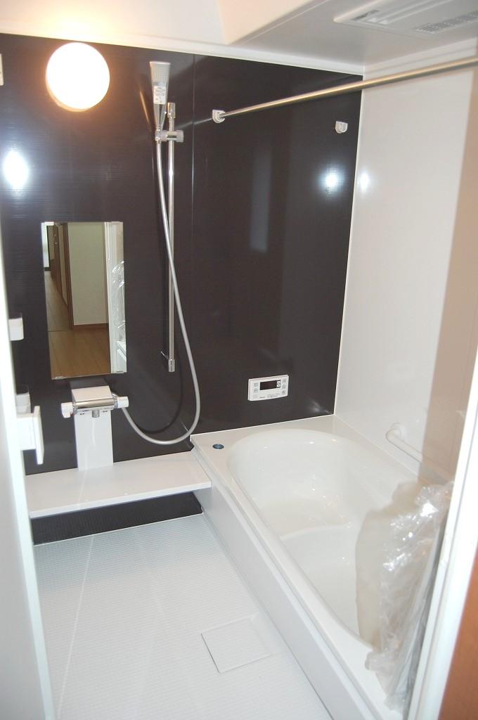 Bathroom.  ☆ Effortlessly wash at rainy day with bathroom dryer: 7 Building ☆ 