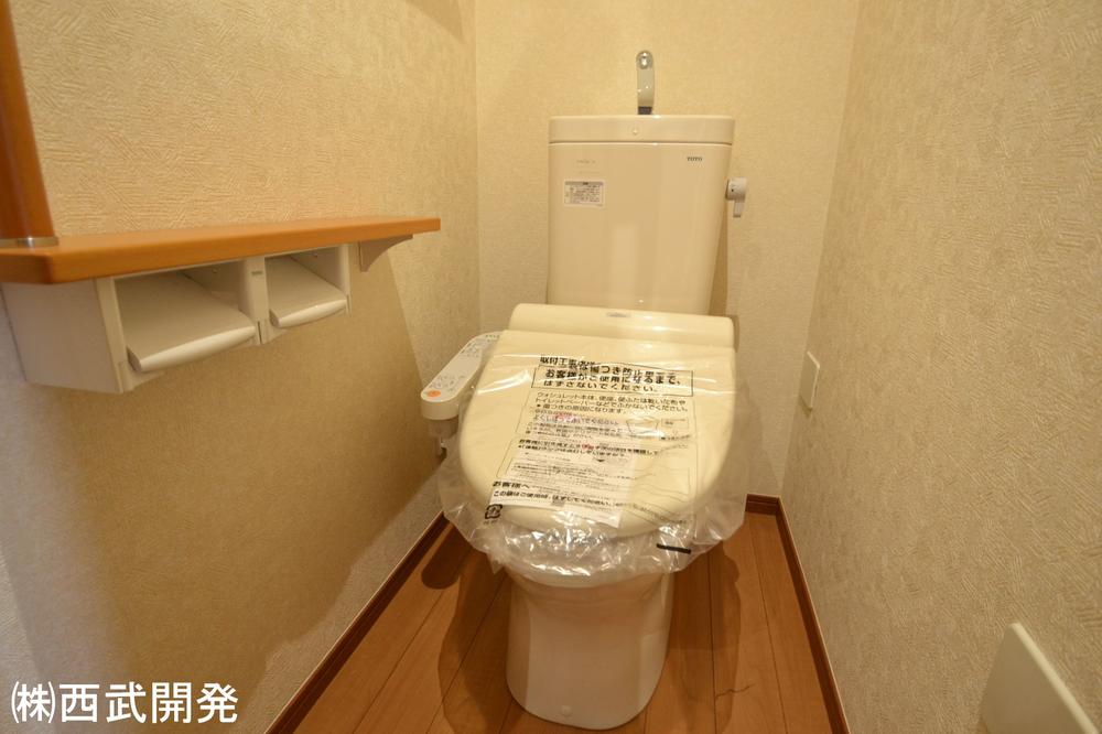 Toilet. Indoor (12 May 2013) Shooting