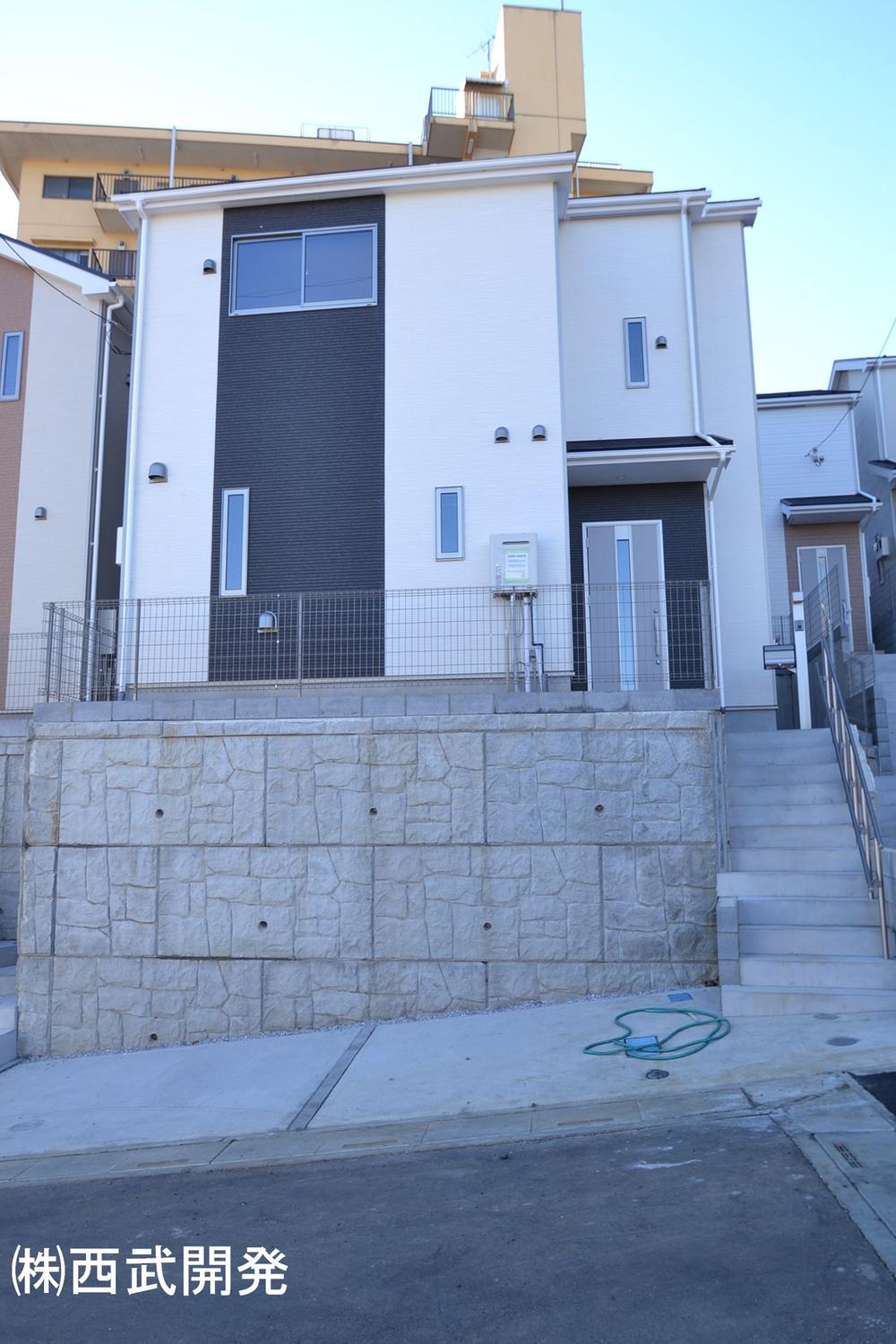 Local photos, including front road. Local (12 May 2013) Shooting