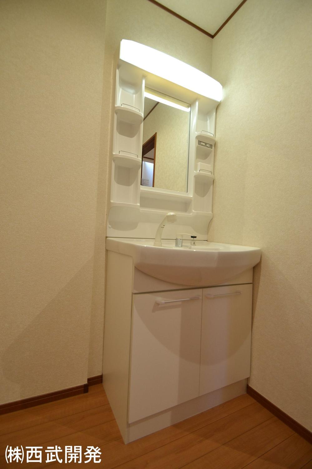 Wash basin, toilet. Indoor (12 May 2013) Shooting