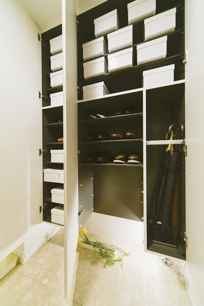 Because it established a high footwear input of the stroller also enter storage capacity, Dispose of the front door is clean