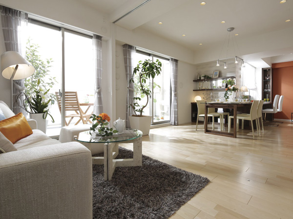 Interior.  [living ・ dining] Bright house of the south-facing center. You can achieve a spacious living room with the adoption of the wall door.