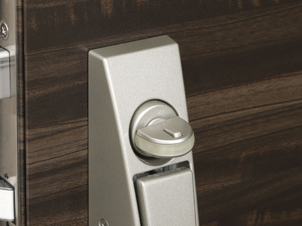 Security.  [Crime prevention thumb turn] It has adopted a crime prevention thumb with a thumb turning prevention feature.