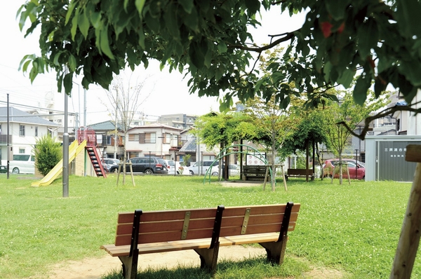 Other. Children freely play a 4-minute walk to the "Mihara park" (about 280m)