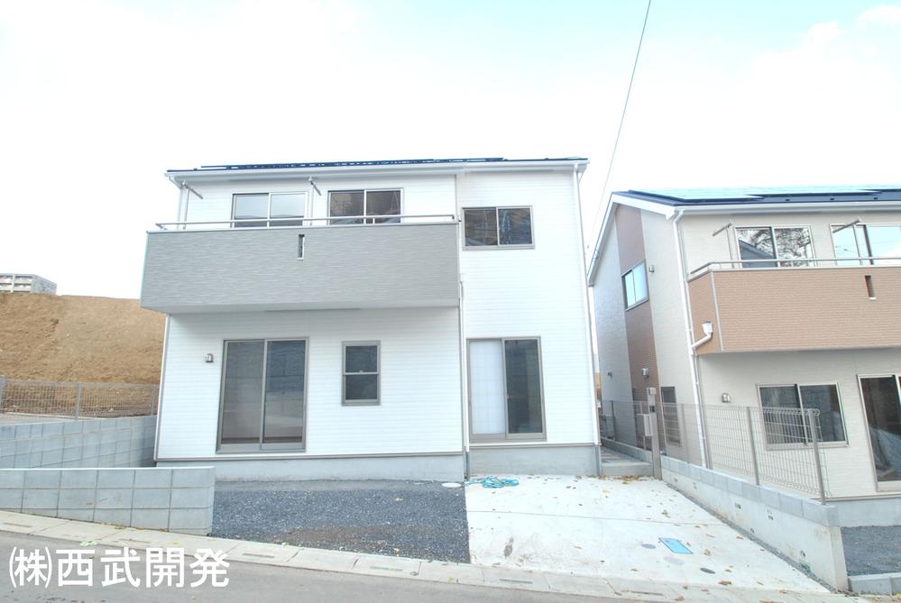 Local photos, including front road. Local (12 May 2013) Shooting