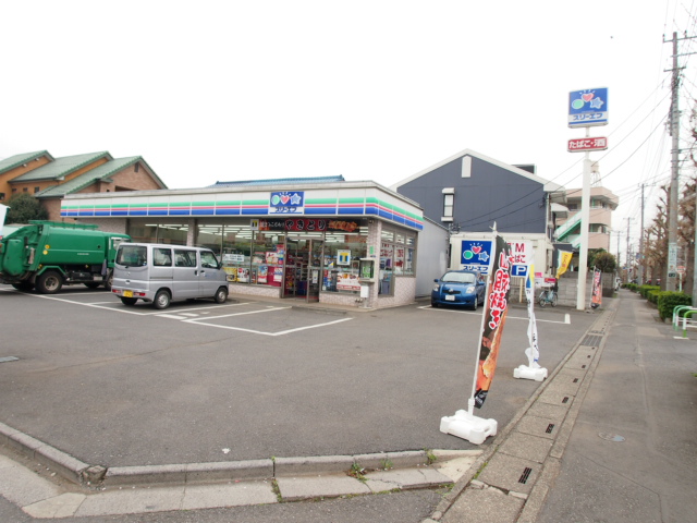 Convenience store. Three F Asaka Honcho store up (convenience store) 555m