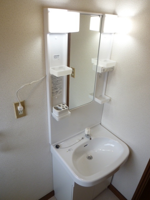 Washroom. Is the image of the other room.