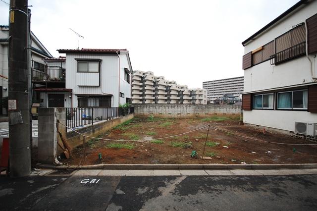 Local photos, including front road. Local (10 May 2013) Shooting