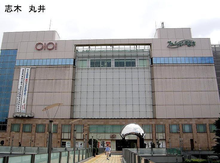 Shopping centre. Marui 750m to family