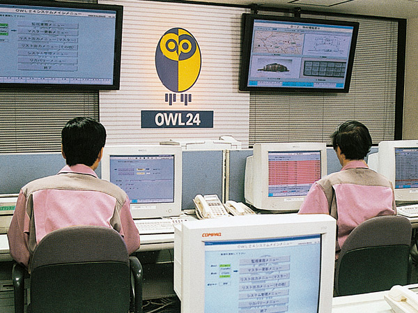 Security.  [Comprehensive monitoring system of 24 hours a day, 365 days a year "Owl 24"] Along with the communal area, The security information of each dwelling unit comprehensive monitoring 24 hours a day, 365 days a year. In cooperation with Sohgo Security, In an emergency we have established a system to dispatch a 24-hour security guard. (Reference photograph)