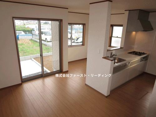 Living. South-facing 17.1 quires LDK This face-to-face kitchen conversation of family bouncy! (Same specification equipment)