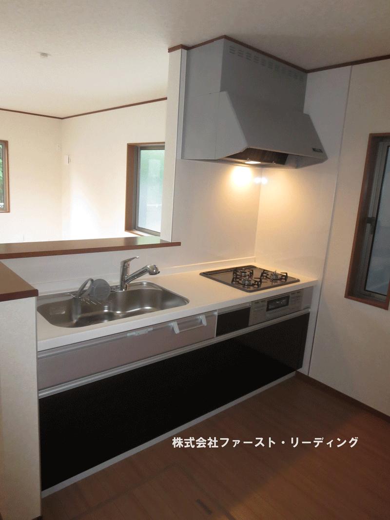 Kitchen. Lighting full of face-to-face kitchen Because the water purifier integrated faucet, You can clean production around the sink! (Same specification equipment)