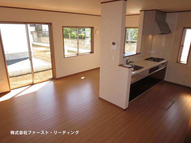 Living. South-facing 17.1 quires LDK This face-to-face kitchen conversation of family bouncy! (Same specification equipment)