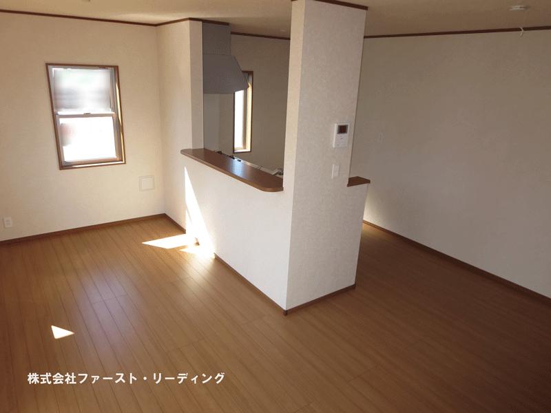 Living. Is the flooring of brown tone shine to any furniture! (Same specification equipment)