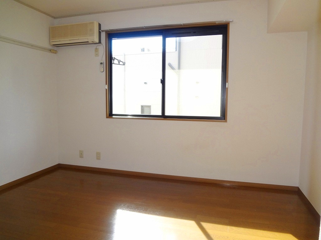 Other room space. Reference photograph