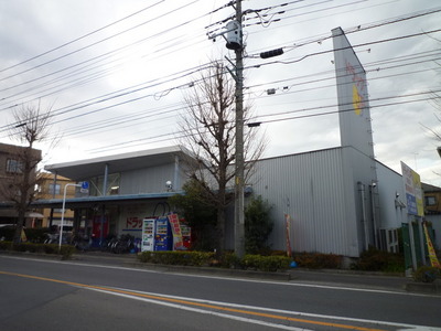 Dorakkusutoa. Drag 1000m to JP (drugstore)