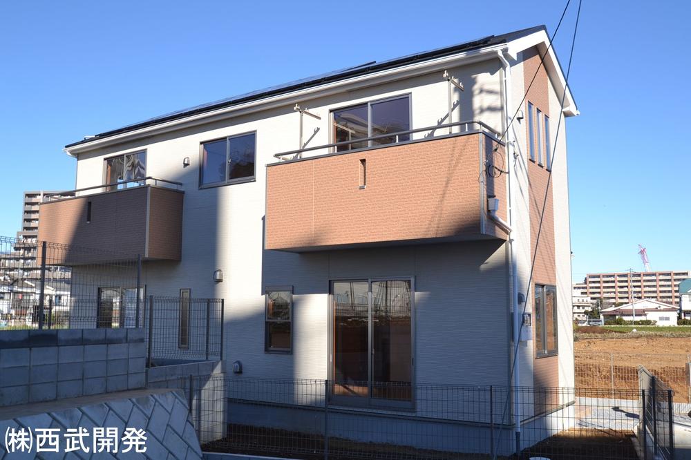 Local photos, including front road. Local (12 May 2013) Shooting