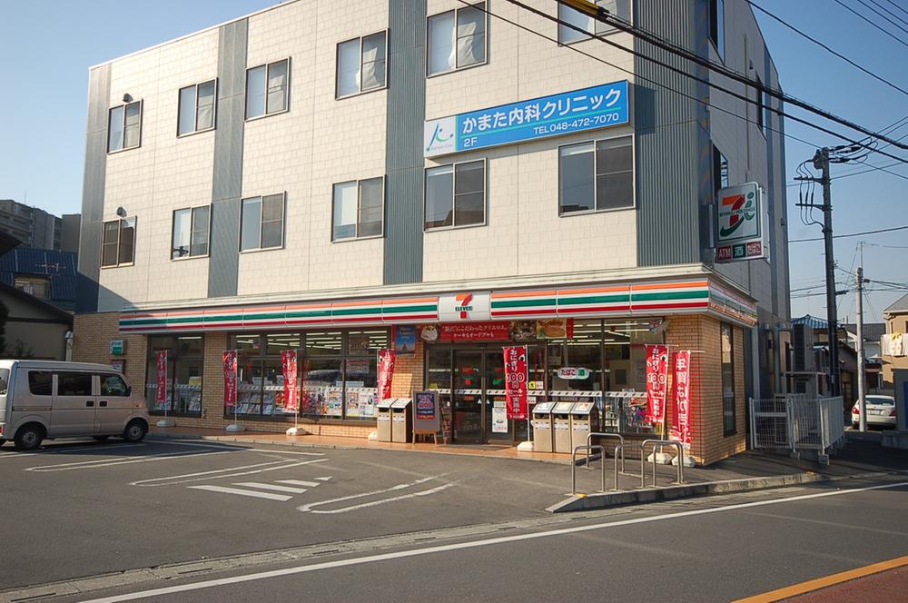Convenience store. 170m to Seven-Eleven