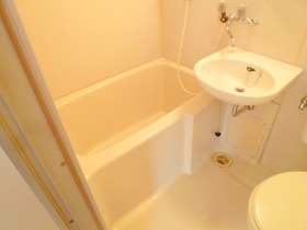 Kitchen. Cleaned bathroom ☆