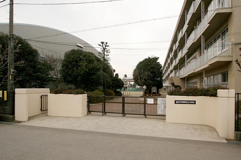 Junior high school. Asaka 1520m to the third junior high school
