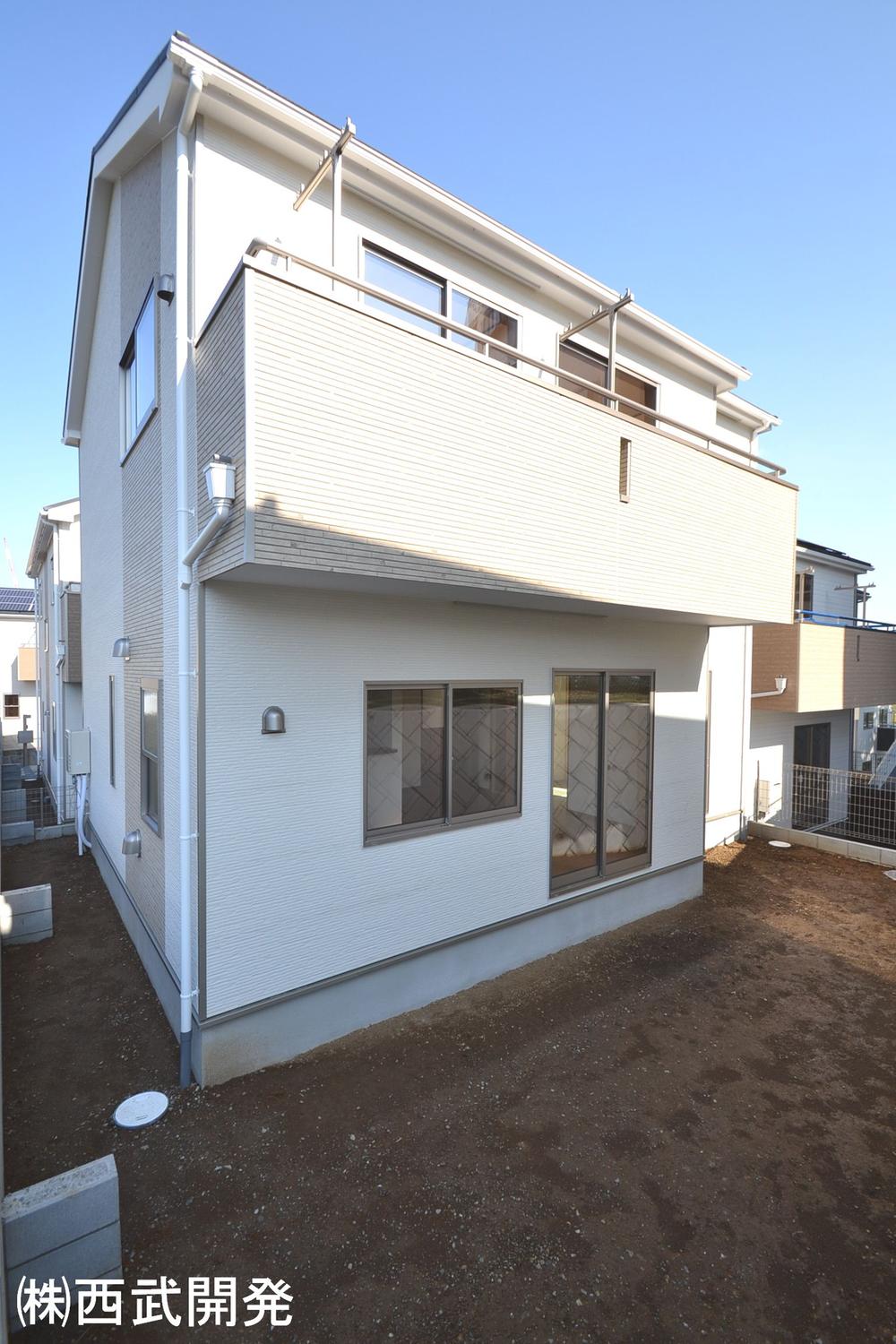 Local photos, including front road. Local (12 May 2013) Shooting