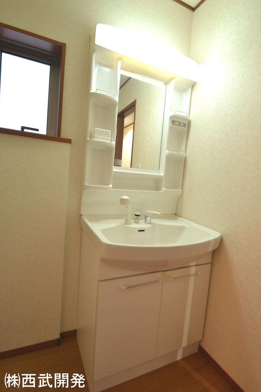 Wash basin, toilet. Indoor (12 May 2013) Shooting