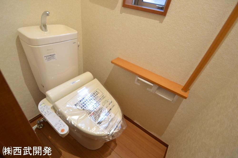 Toilet. Indoor (12 May 2013) Shooting