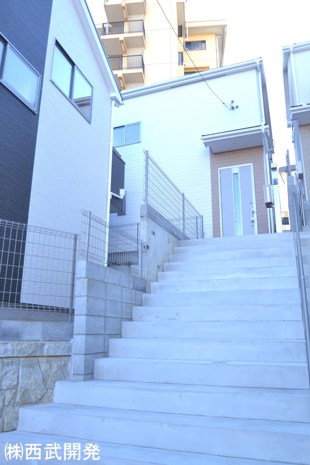 Local photos, including front road. Local (12 May 2013) Shooting