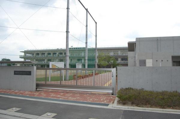 Primary school. 180m until the fourth elementary school