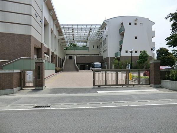 Junior high school. 350m to the first junior high school